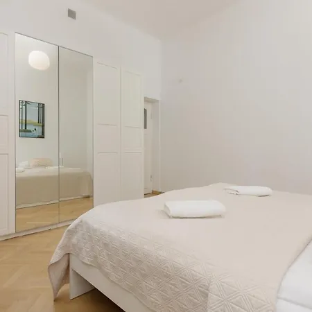 Apartman Family Freta Old Town By Renters