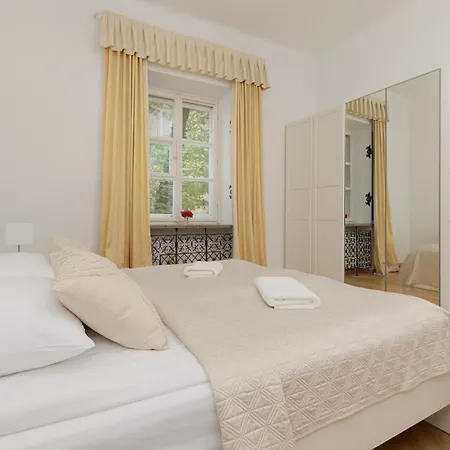 Apartman Family Freta Old Town By Renters *